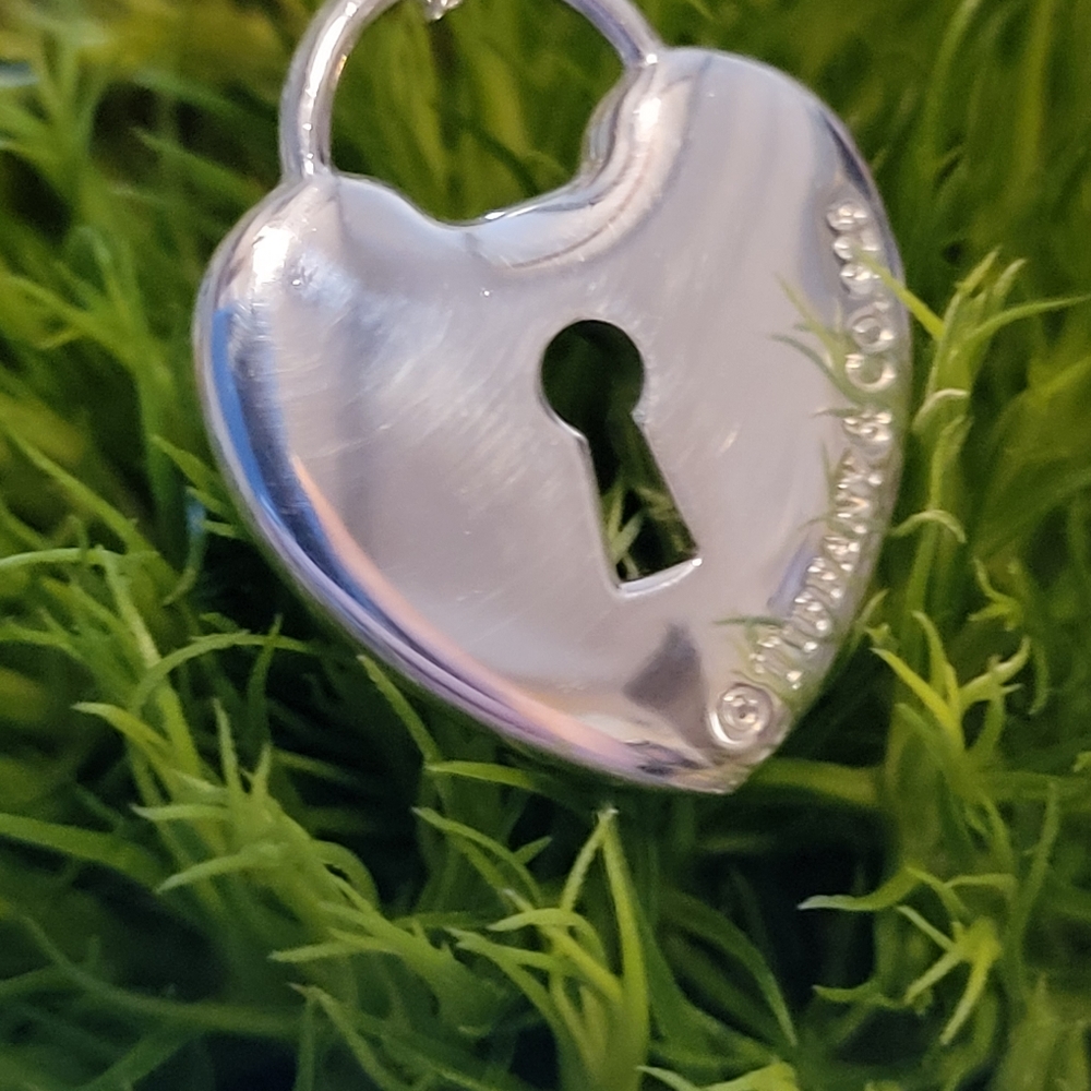 TIFFANY & CO PADLOCK  NECKLACE PRISTINE CONDITION - Picture 5 of 6